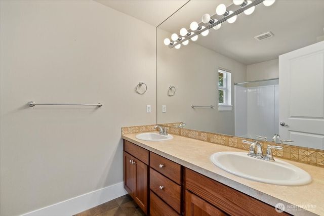 907 Ilwaco Place NE, Renton, WA 98059