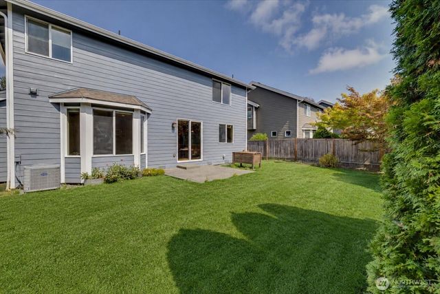 907 Ilwaco Place NE, Renton, WA 98059