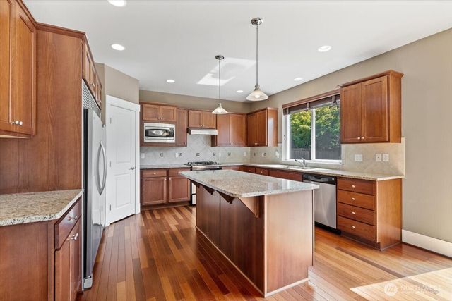 907 Ilwaco Place NE, Renton, WA 98059