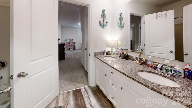 975 General Hoke Drive, Lincolnton, NC 28092