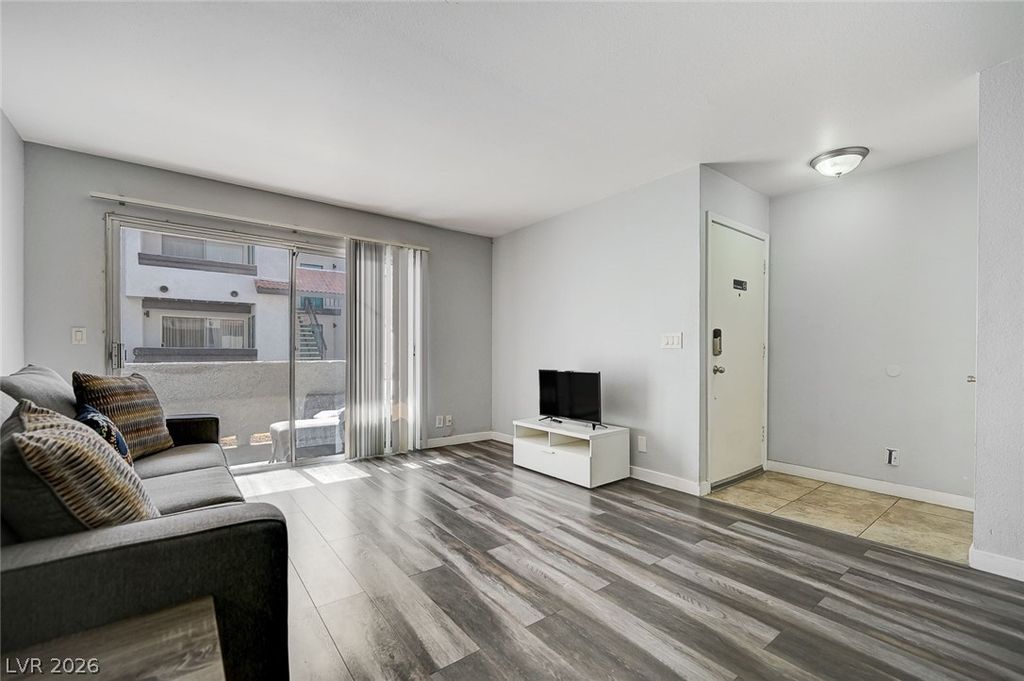 1455 East Katie Avenue D11, Las Vegas, NV 89119 — photo 2