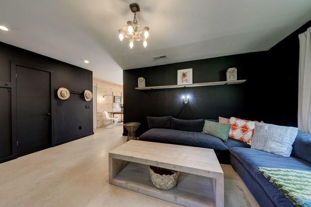 152 Spoke LN, Wimberley, TX 78676