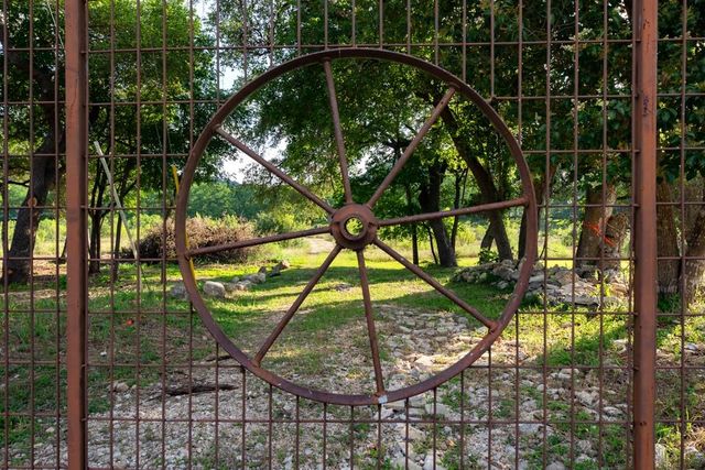 152 Spoke LN, Wimberley, TX 78676
