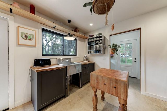 152 Spoke LN, Wimberley, TX 78676
