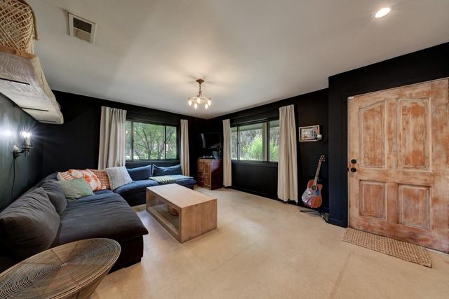 152 Spoke LN, Wimberley, TX 78676
