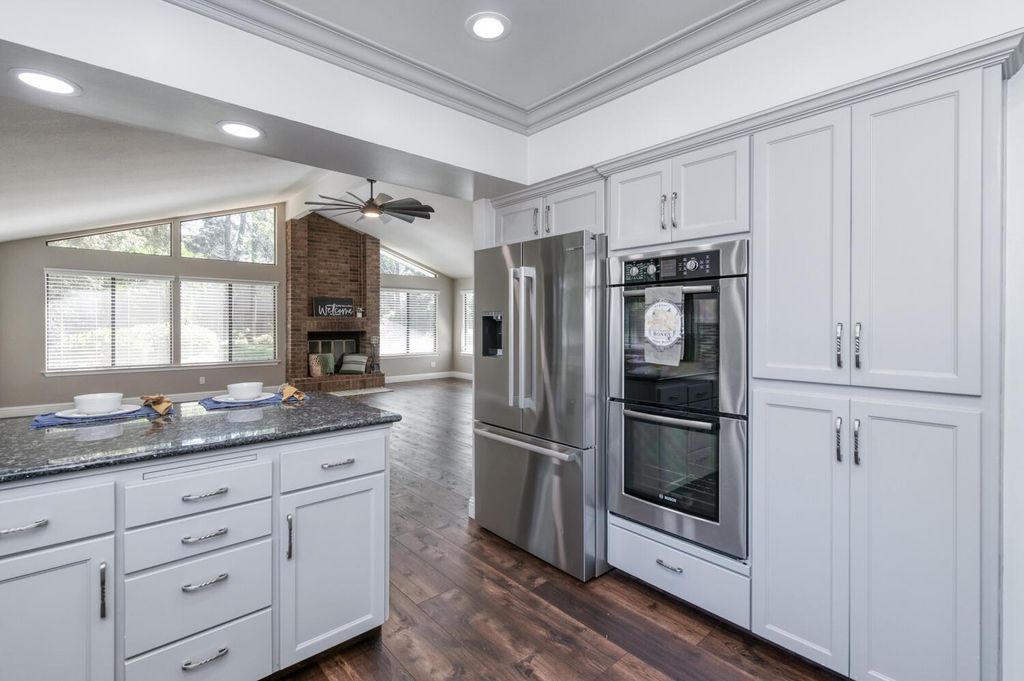 Image 10 of property listing at 6702 N Dolores Avenue, Fresno, CA 93711