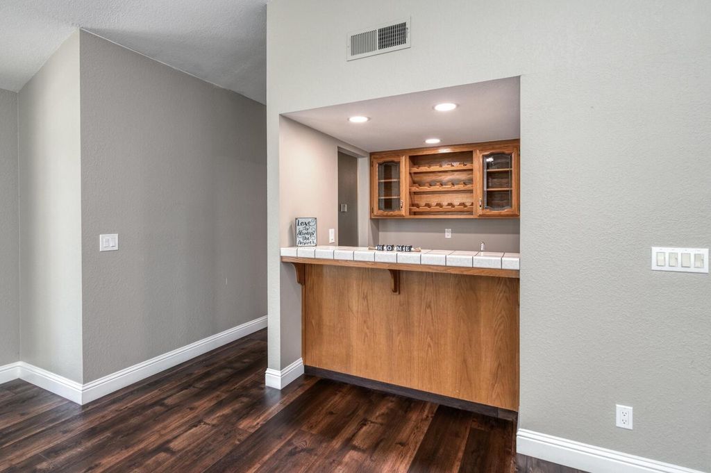 Image 13 of property listing at 6702 N Dolores Avenue, Fresno, CA 93711