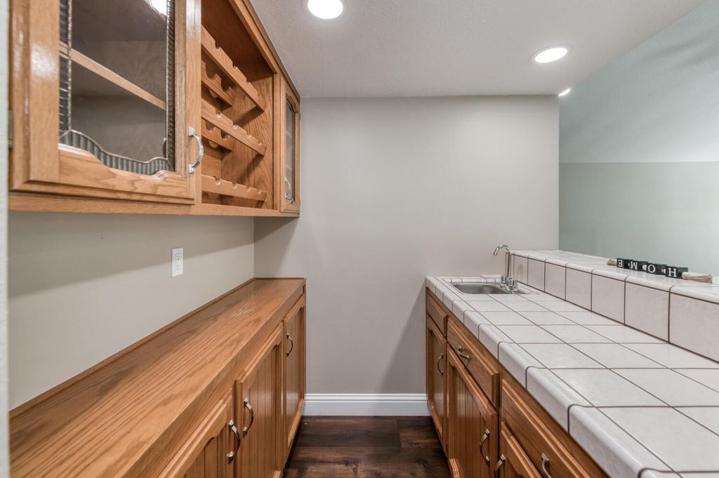 Image 14 of property listing at 6702 N Dolores Avenue, Fresno, CA 93711