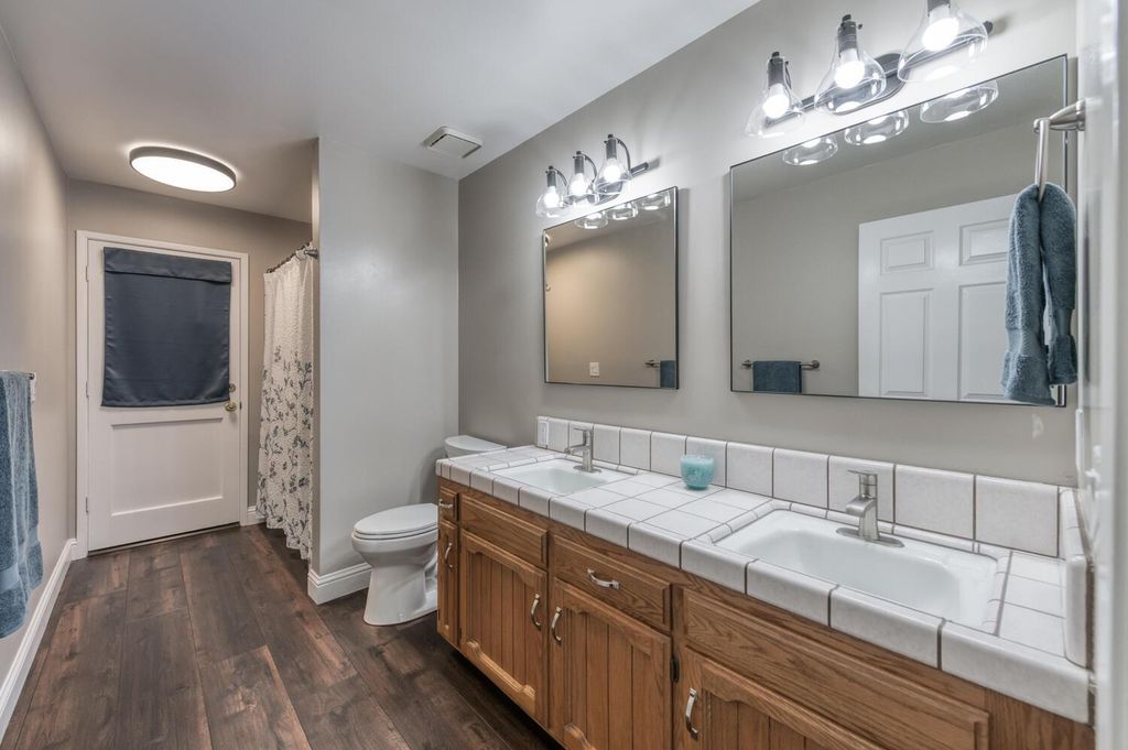 Image 17 of property listing at 6702 N Dolores Avenue, Fresno, CA 93711