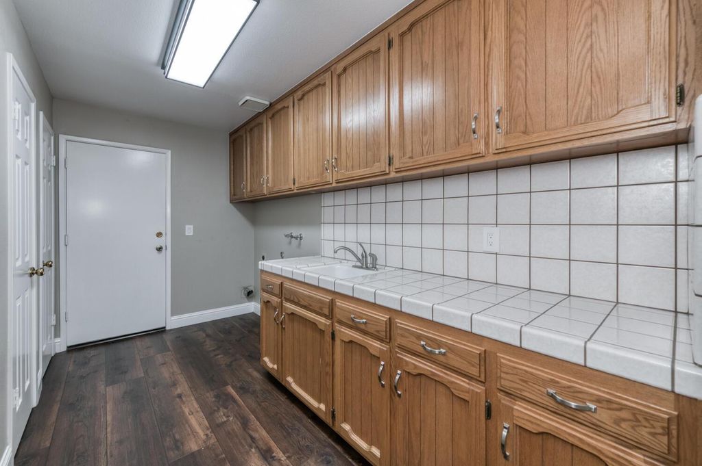 Image 20 of property listing at 6702 N Dolores Avenue, Fresno, CA 93711