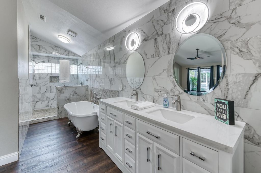 Image 25 of property listing at 6702 N Dolores Avenue, Fresno, CA 93711