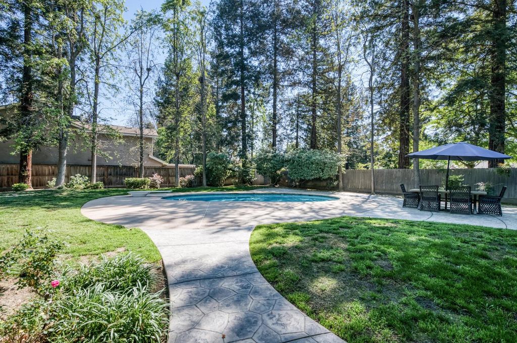 Image 28 of property listing at 6702 N Dolores Avenue, Fresno, CA 93711