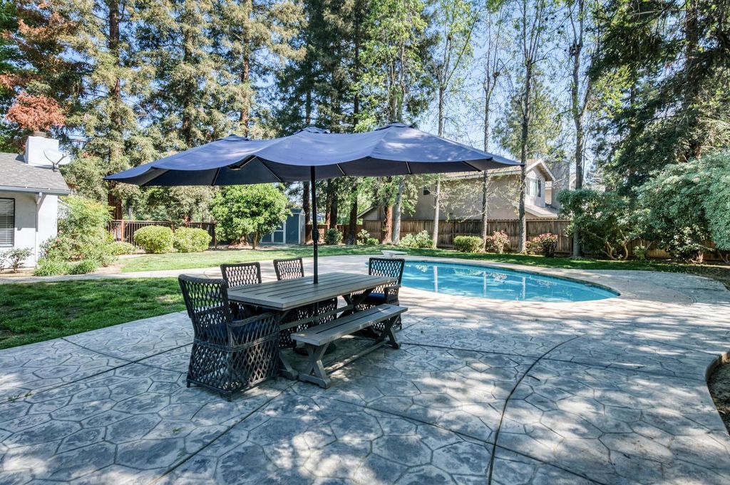 Image 30 of property listing at 6702 N Dolores Avenue, Fresno, CA 93711