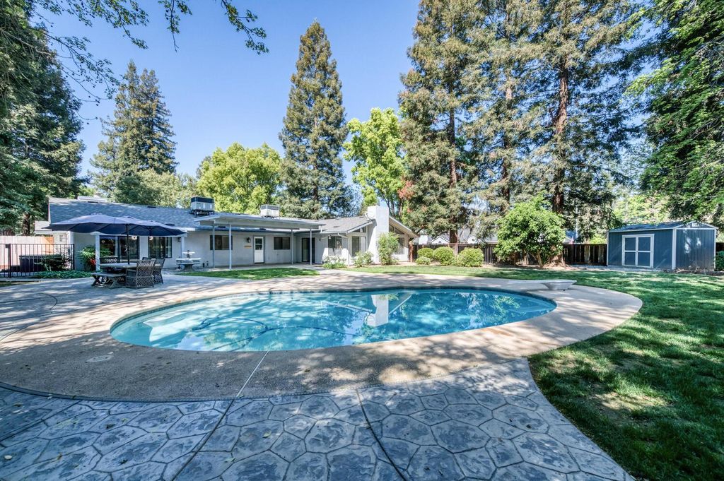 Image 32 of property listing at 6702 N Dolores Avenue, Fresno, CA 93711