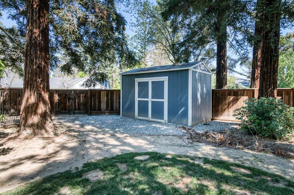 Image 33 of property listing at 6702 N Dolores Avenue, Fresno, CA 93711