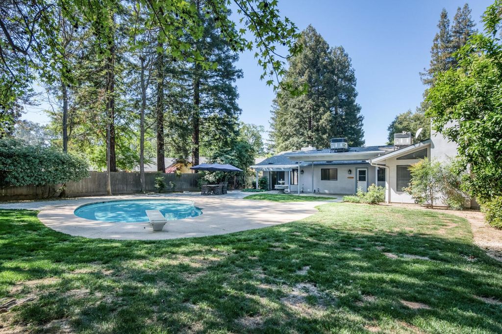 Image 34 of property listing at 6702 N Dolores Avenue, Fresno, CA 93711