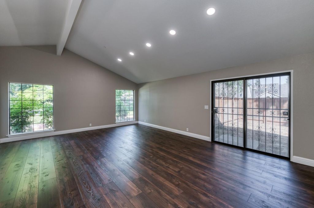 Image 4 of property listing at 6702 N Dolores Avenue, Fresno, CA 93711