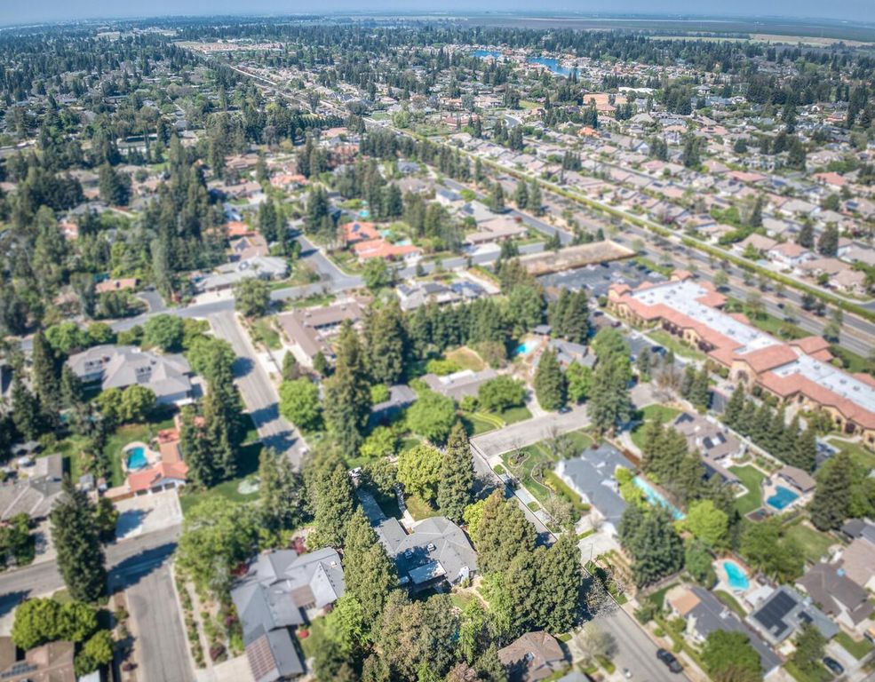 Image 42 of property listing at 6702 N Dolores Avenue, Fresno, CA 93711