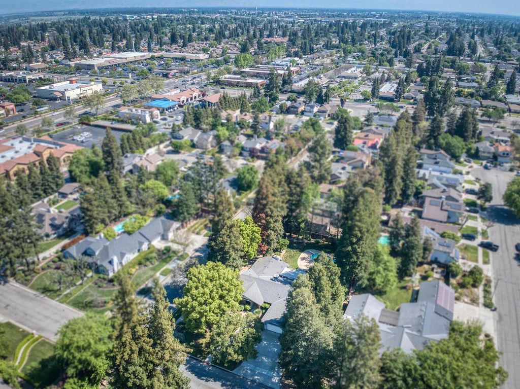 Image 43 of property listing at 6702 N Dolores Avenue, Fresno, CA 93711