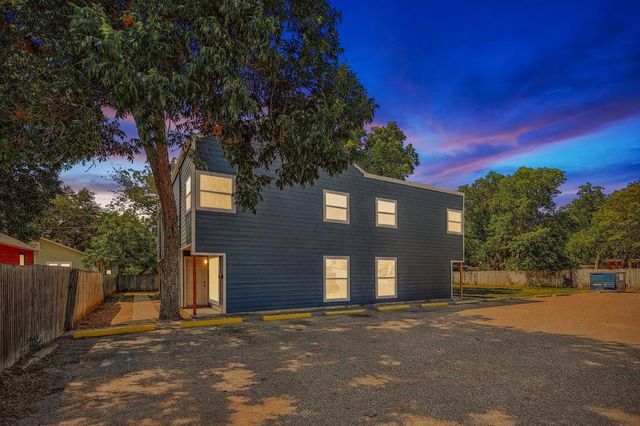 805 W Chambers Street C, Cleburne, TX 76033