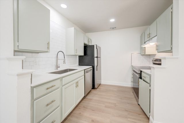 805 W Chambers Street C, Cleburne, TX 76033