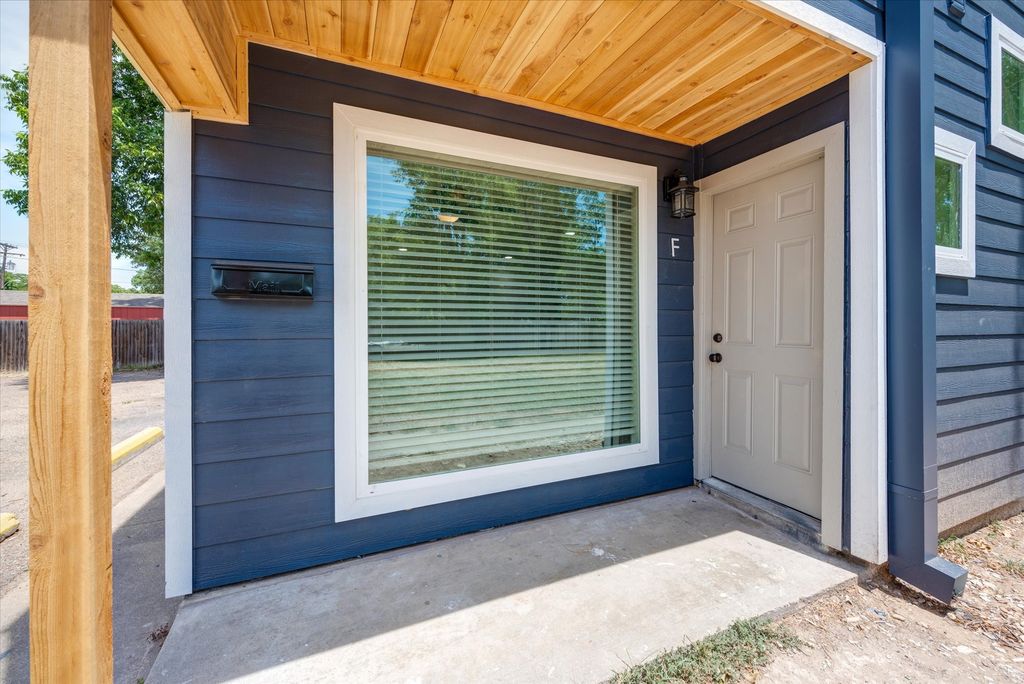 805 W Chambers Street C, Cleburne, TX 76033