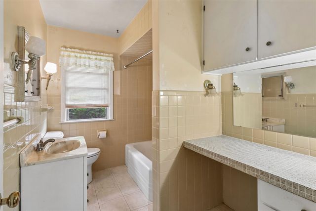 1134 18th Street, West Des Moines, IA 50265