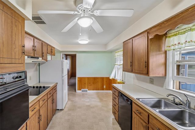 1134 18th Street, West Des Moines, IA 50265