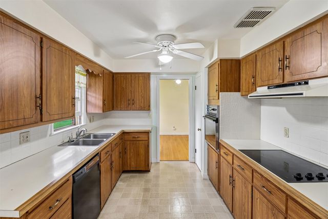 1134 18th Street, West Des Moines, IA 50265