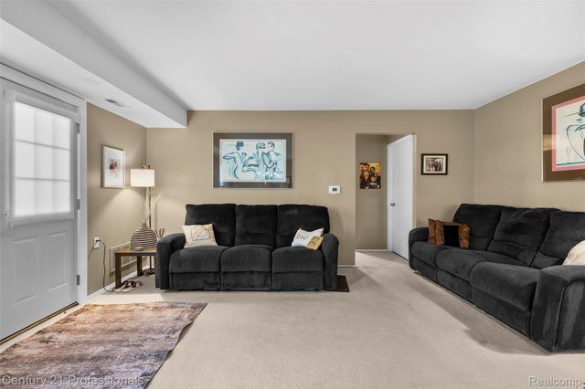 30515 W 14 Mile Road 26, Farmington Hills, MI 48334