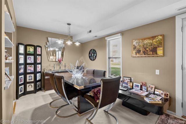 30515 W 14 Mile Road 26, Farmington Hills, MI 48334