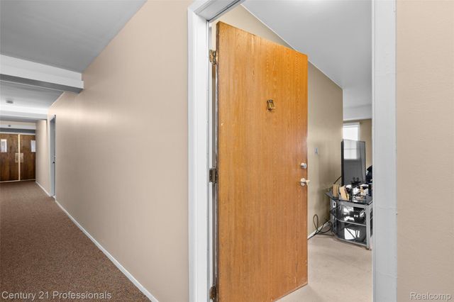 30515 W 14 Mile Road 26, Farmington Hills, MI 48334