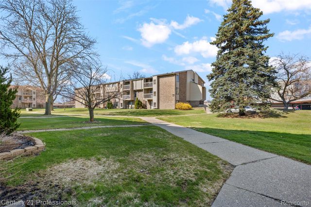 30515 W 14 Mile Road 26, Farmington Hills, MI 48334