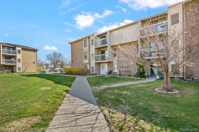 30515 W 14 Mile Road 26, Farmington Hills, MI 48334