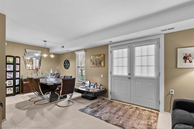 30515 W 14 Mile Road 26, Farmington Hills, MI 48334