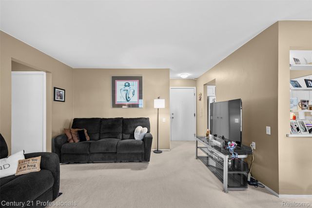 30515 W 14 Mile Road 26, Farmington Hills, MI 48334