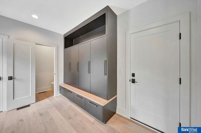 6700 Southfork Circle, Lincoln, NE 68516