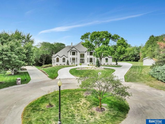 6700 Southfork Circle, Lincoln, NE 68516