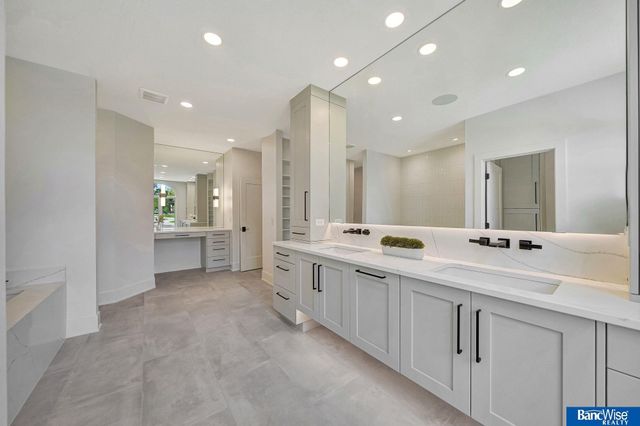 6700 Southfork Circle, Lincoln, NE 68516