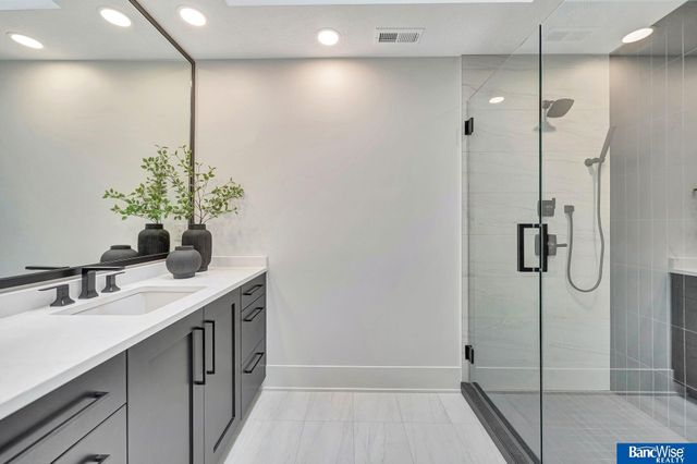 6700 Southfork Circle, Lincoln, NE 68516