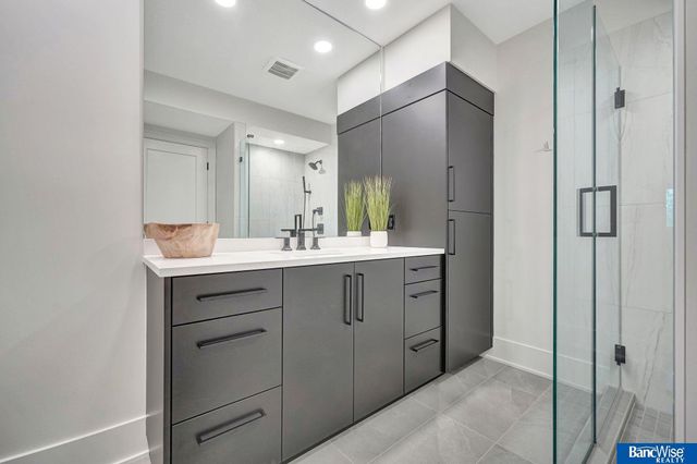 6700 Southfork Circle, Lincoln, NE 68516