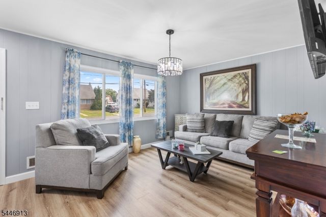 9 Soloff Dr, Hamilton Twp., NJ 08610