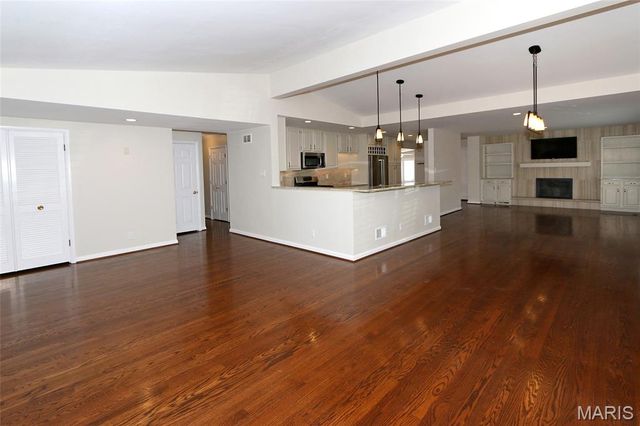 500 Beaucaire Drive, Warson Woods, MO 63122