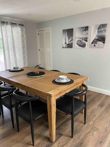 28 Sterling Rd 1, Barnstable, MA 02601
