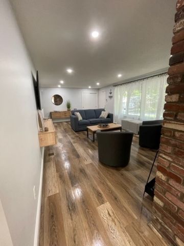 28 Sterling Rd 1, Barnstable, MA 02601