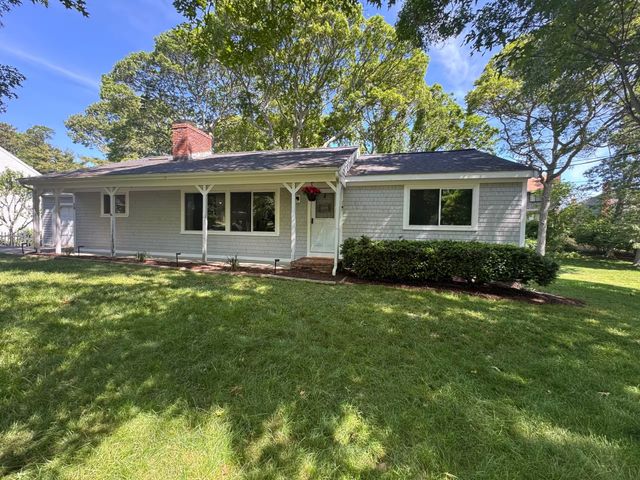 28 Sterling Rd 1, Barnstable, MA 02601