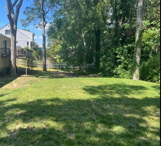 28 Sterling Rd 1, Barnstable, MA 02601