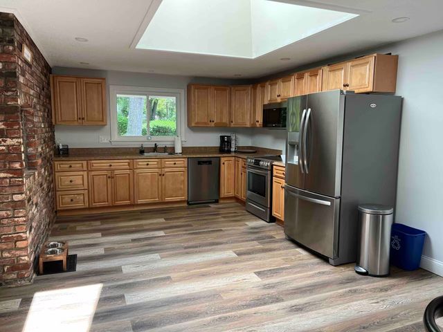 28 Sterling Rd 1, Barnstable, MA 02601