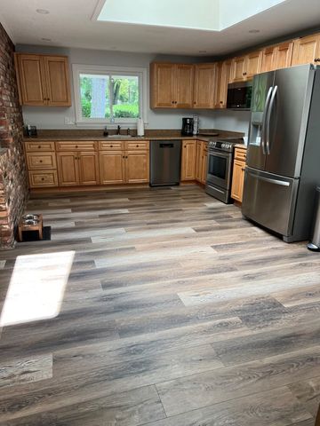 28 Sterling Rd 1, Barnstable, MA 02601