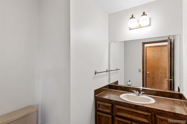 1613 Caliper Drive, Troy, MI 48084